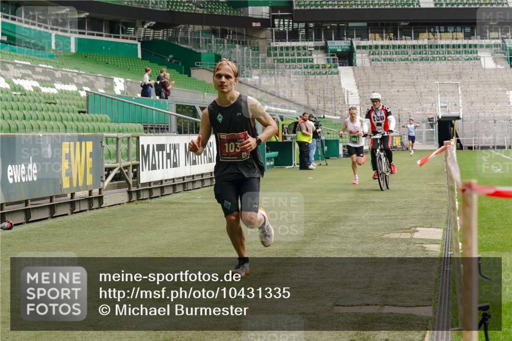 13.09.2026 - 21. swb-Marathon Bremen Michael Burmester http://msf.ph/oto/10431335 13.09.2026 12:26:57 Laufen im Stadion 103, 206, 238, 322, 420, 447, 841, 875, 968, 1187, 1352, 1840, 2032, 2044, 2143, 129, 149, 236, 289, 798, 1483, 1490, 1567 meine-sportfotos.de
