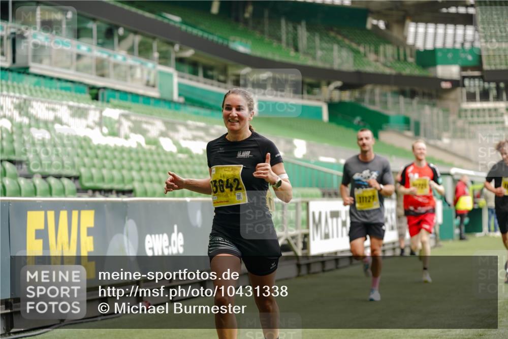 13.09.2026 - 21. swb-Marathon Bremen Michael Burmester http://msf.ph/oto/10431338 13.09.2026 10:22:38 Laufen im Stadion 10244, 10302, 10441, 10575, 10926, 11083, 11127, 11142, 11198, 11227, 11338, 11454, 11619, 11713, 11721, 11738, 11854, 11916, 11944, 12003, 12053, 12209, 12339, 12370, 12395, 12456, 12520, 12538, 13507, 13513, 13519, 13535, 13539, 13548, 13551, 13553, 13556, 13559, 13563, 13568, 13575, 13584, 13587, 13606, 13608, 13616, 13636, 13641, 13642, 10366, 10475, 11481, 11652, 12457, 13530, 13533, 13534, 13536, 13541, 13543, 13554, 13564 meine-sportfotos.de