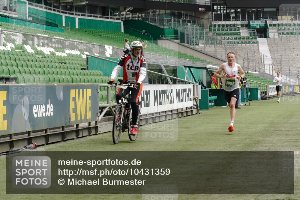 13.09.2026 - 21. swb-Marathon Bremen Michael Burmester http://msf.ph/oto/10431359 13.09.2026 12:27:00 Laufen im Stadion 103, 206, 238, 322, 420, 447, 841, 875, 968, 1187, 1352, 1840, 2032, 2044, 2143, 129, 149, 236, 289, 798, 1483, 1490, 1567 meine-sportfotos.de
