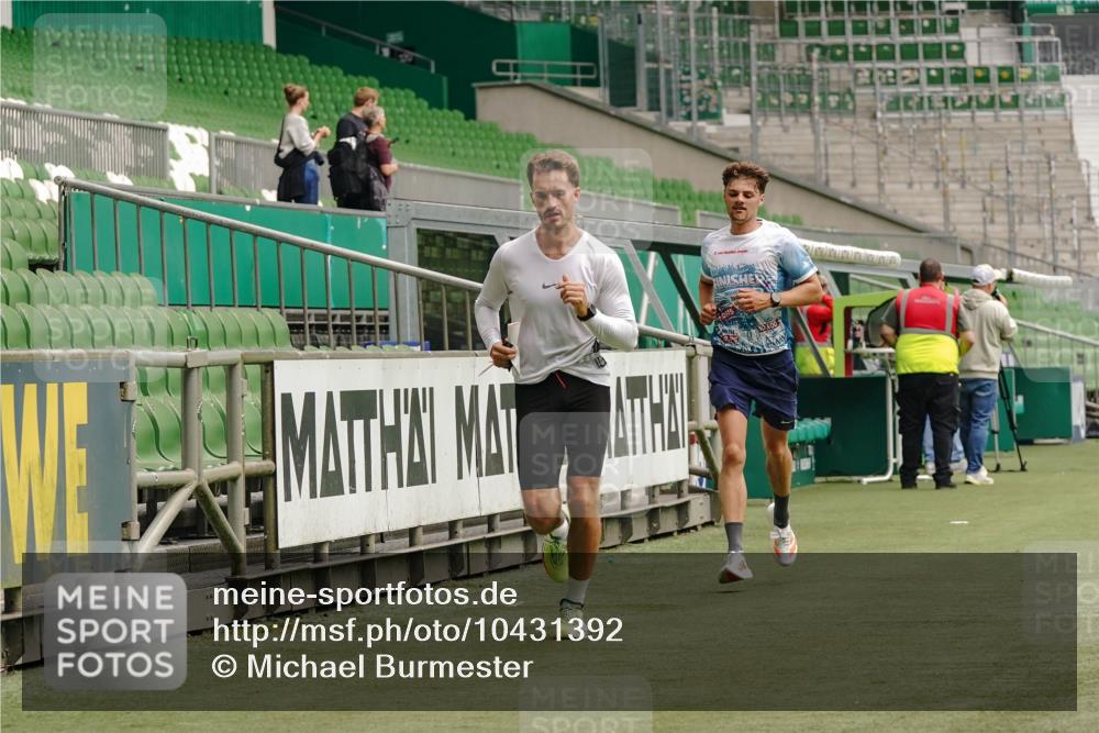 13.09.2026 - 21. swb-Marathon Bremen Michael Burmester http://msf.ph/oto/10431392 13.09.2026 12:27:12 Laufen im Stadion 103, 206, 238, 322, 420, 447, 841, 875, 1161, 1187, 1352, 1840, 1917, 2032, 2143, 3662, 4264, 129, 149, 289, 798, 1483, 1490, 1567 meine-sportfotos.de