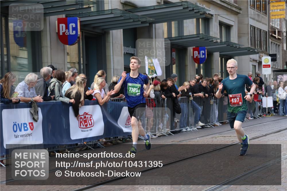 13.09.2026 - 21. swb-Marathon Bremen Strokosch-Dieckow http://msf.ph/oto/10431395 13.09.2026 13:11:15 Ziel 382, 3899, 5585, 6059, 6274, 7109, 8982, 9291, 13055, 335, 697, 1349, 2021, 2087, 2759, 3440, 3448, 3484, 3647, 4429, 4475, 4571, 5079, 6274, 6471, 6657, 8183, 8474, 9410, 9618, 9622, 9762 meine-sportfotos.de