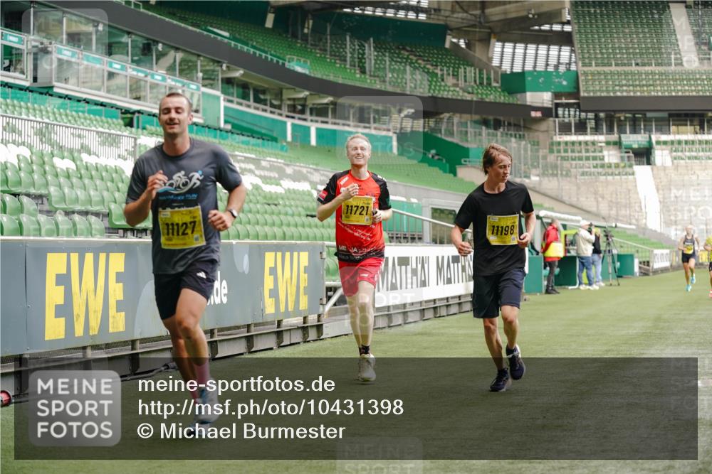 13.09.2026 - 21. swb-Marathon Bremen Michael Burmester http://msf.ph/oto/10431398 13.09.2026 10:22:40 Laufen im Stadion 10244, 10302, 10441, 10575, 10926, 11083, 11127, 11142, 11198, 11227, 11338, 11454, 11619, 11713, 11721, 11738, 11854, 11916, 11944, 12003, 12053, 12209, 12339, 12370, 12395, 12456, 12520, 12538, 13507, 13513, 13519, 13535, 13539, 13548, 13551, 13553, 13556, 13559, 13563, 13568, 13584, 13587, 13606, 13608, 13616, 13636, 13641, 13642, 10366, 10475, 11481, 11652, 12457, 13530, 13533, 13534, 13536, 13541, 13543, 13554, 13564 meine-sportfotos.de