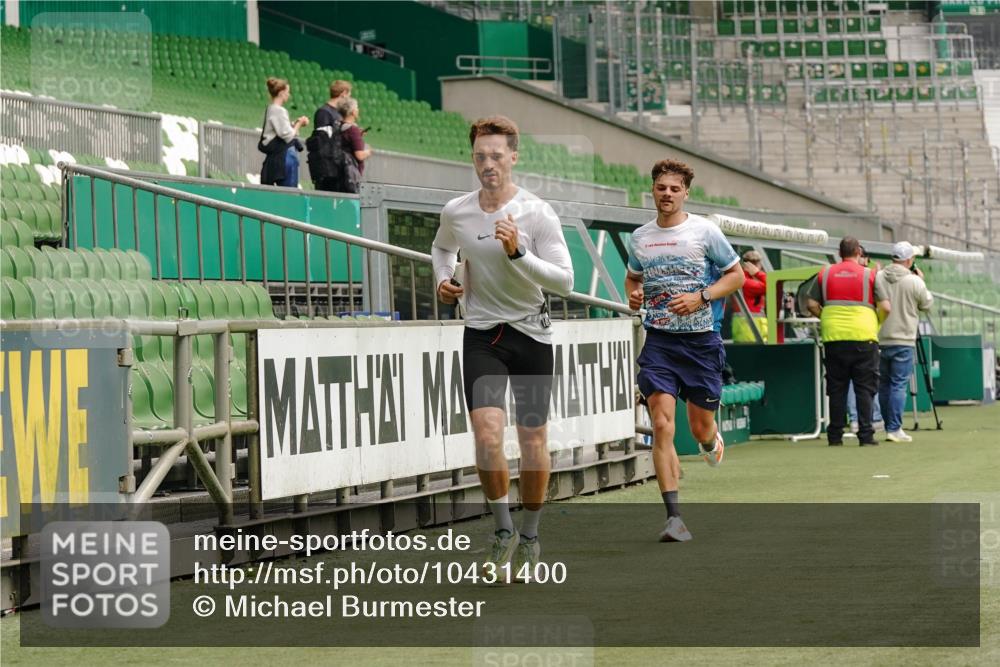 13.09.2026 - 21. swb-Marathon Bremen Michael Burmester http://msf.ph/oto/10431400 13.09.2026 12:27:12 Laufen im Stadion 103, 206, 238, 322, 420, 447, 841, 875, 1161, 1187, 1352, 1840, 1917, 2032, 2143, 3662, 4264, 129, 149, 289, 798, 1483, 1490, 1567 meine-sportfotos.de