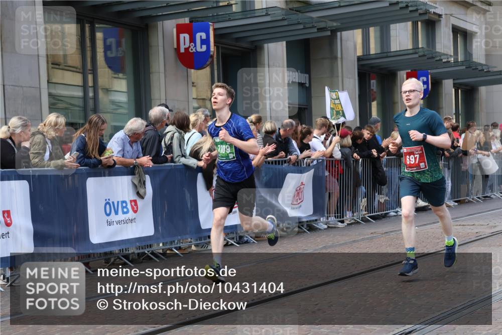 13.09.2026 - 21. swb-Marathon Bremen Strokosch-Dieckow http://msf.ph/oto/10431404 13.09.2026 13:11:15 Ziel 382, 3899, 5585, 6059, 6274, 7109, 8982, 9291, 13055, 335, 697, 1349, 2021, 2087, 2759, 3440, 3448, 3484, 3647, 4429, 4475, 4571, 5079, 6274, 6471, 6657, 8183, 8474, 9410, 9618, 9622, 9762 meine-sportfotos.de