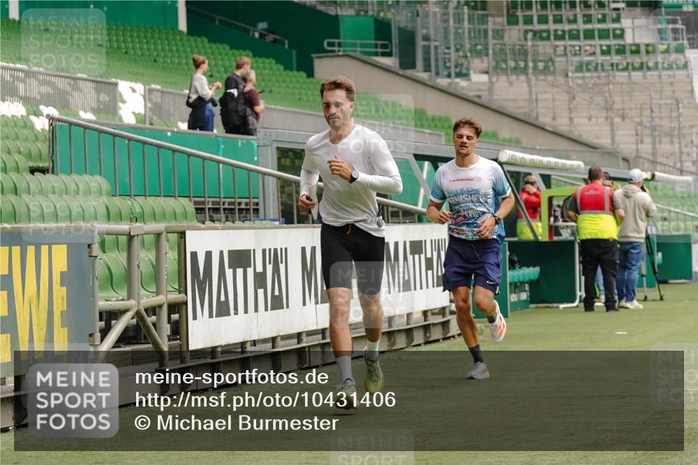 13.09.2026 - 21. swb-Marathon Bremen Michael Burmester http://msf.ph/oto/10431406 13.09.2026 12:27:12 Laufen im Stadion 103, 206, 238, 322, 420, 447, 841, 875, 1161, 1187, 1352, 1840, 1917, 2032, 2143, 3662, 4264, 129, 149, 289, 798, 1483, 1490, 1567 meine-sportfotos.de
