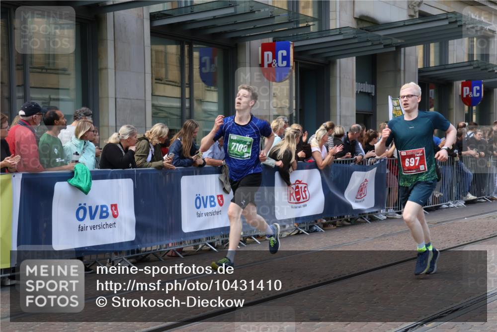 13.09.2026 - 21. swb-Marathon Bremen Strokosch-Dieckow http://msf.ph/oto/10431410 13.09.2026 13:11:15 Ziel 382, 3899, 5585, 6059, 6274, 7109, 8982, 9291, 13055, 335, 697, 1349, 2021, 2087, 2759, 3440, 3448, 3484, 3647, 4429, 4475, 4571, 5079, 6274, 6471, 6657, 8183, 8474, 9410, 9618, 9622, 9762 meine-sportfotos.de