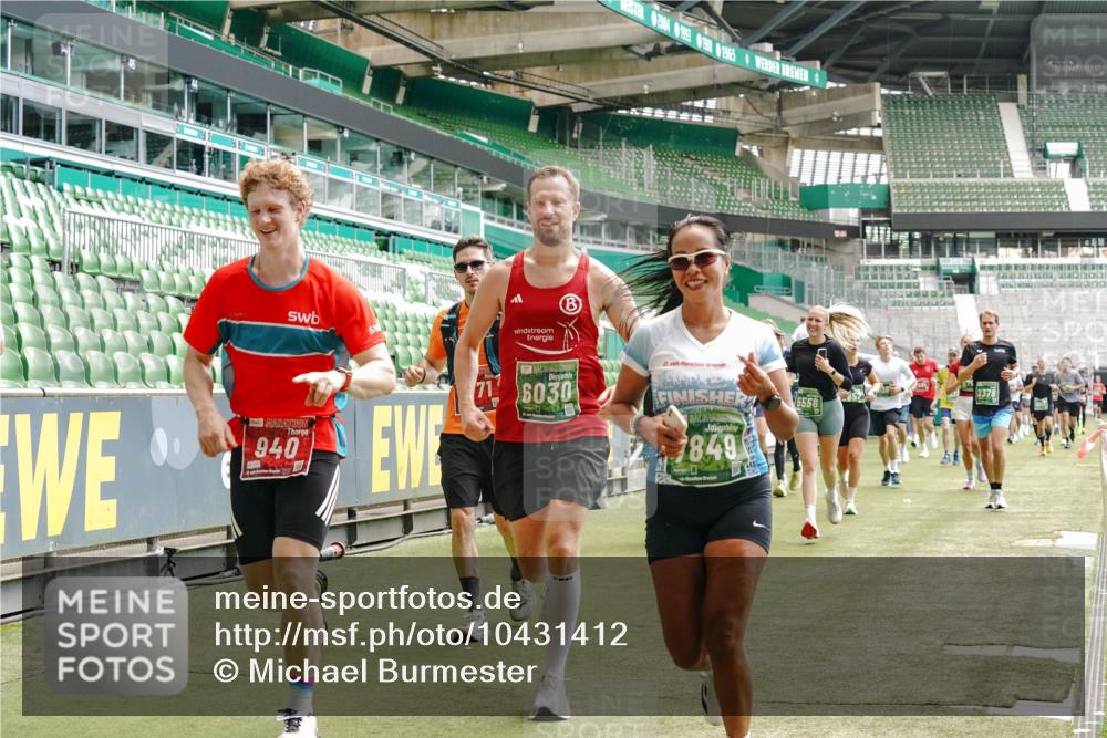 13.09.2026 - 21. swb-Marathon Bremen Michael Burmester http://msf.ph/oto/10431412 13.09.2026 13:04:15 Laufen im Stadion 178, 209, 210, 488, 534, 565, 596, 725, 762, 881, 940, 1014, 1239, 1307, 1343, 1373, 1456, 1458, 1460, 1479, 1611, 1627, 1649, 1653, 1656, 1687, 1771, 1780, 1932, 1941, 2023, 2223, 2369, 2421, 2430, 2434, 2452, 2513, 2625, 2723, 2851, 2867, 2872, 2891, 2900, 2910, 2919, 2934, 2957, 2977, 3028, 3135, 3217, 3320, 3343, 3360, 3402, 3419, 3425, 3454, 3460, 3510, 3521, 3579, 3597, 3618, 3796, 3846, 3859, 3909, 3938, 3970, 3983, 4077, 4133, 242 meine-sportfotos.de