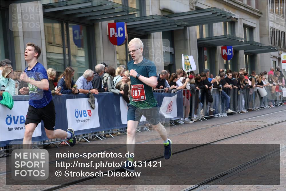 13.09.2026 - 21. swb-Marathon Bremen Strokosch-Dieckow http://msf.ph/oto/10431421 13.09.2026 13:11:16 Ziel 382, 3899, 4651, 5585, 6059, 7109, 8982, 9291, 13055, 335, 697, 1349, 2021, 2087, 2759, 3440, 3448, 3484, 3647, 4429, 4475, 4571, 5079, 6274, 6471, 6657, 8183, 8474, 9410, 9618, 9622, 9762 meine-sportfotos.de