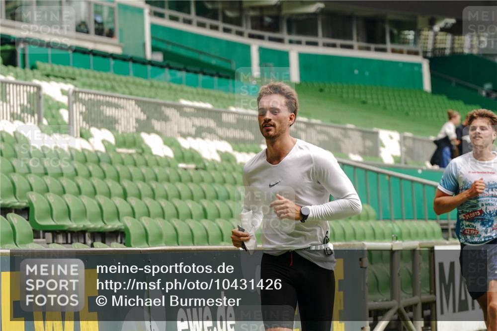 13.09.2026 - 21. swb-Marathon Bremen Michael Burmester http://msf.ph/oto/10431426 13.09.2026 12:27:15 Laufen im Stadion 103, 206, 238, 322, 420, 841, 875, 1161, 1187, 1352, 1724, 1840, 1917, 2032, 2143, 3662, 4264, 129, 149, 289, 798, 1483, 1490, 1567 meine-sportfotos.de