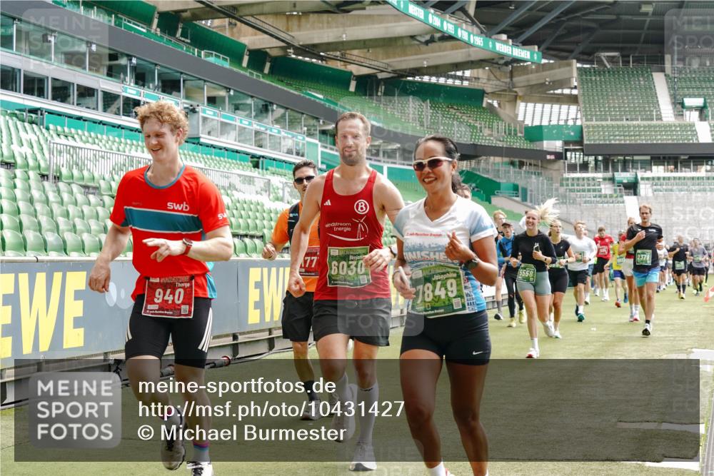 13.09.2026 - 21. swb-Marathon Bremen Michael Burmester http://msf.ph/oto/10431427 13.09.2026 13:04:15 Laufen im Stadion 178, 209, 210, 488, 534, 565, 596, 725, 762, 881, 940, 1014, 1239, 1307, 1343, 1373, 1456, 1458, 1460, 1479, 1611, 1627, 1649, 1653, 1656, 1687, 1771, 1780, 1932, 1941, 2023, 2223, 2369, 2421, 2430, 2434, 2452, 2513, 2625, 2723, 2851, 2867, 2872, 2891, 2900, 2910, 2919, 2934, 2957, 2977, 3028, 3135, 3217, 3320, 3343, 3360, 3402, 3419, 3425, 3454, 3460, 3510, 3521, 3579, 3597, 3618, 3796, 3846, 3859, 3909, 3938, 3970, 3983, 4077, 4133, 242 meine-sportfotos.de