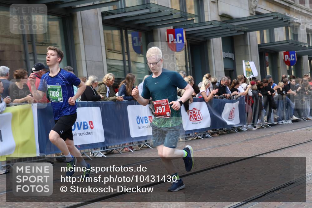 13.09.2026 - 21. swb-Marathon Bremen Strokosch-Dieckow http://msf.ph/oto/10431430 13.09.2026 13:11:16 Ziel 382, 3899, 4651, 5585, 6059, 7109, 8982, 9291, 13055, 335, 697, 1349, 2021, 2087, 2759, 3440, 3448, 3484, 3647, 4429, 4475, 4571, 5079, 6274, 6471, 6657, 8183, 8474, 9410, 9618, 9622, 9762 meine-sportfotos.de