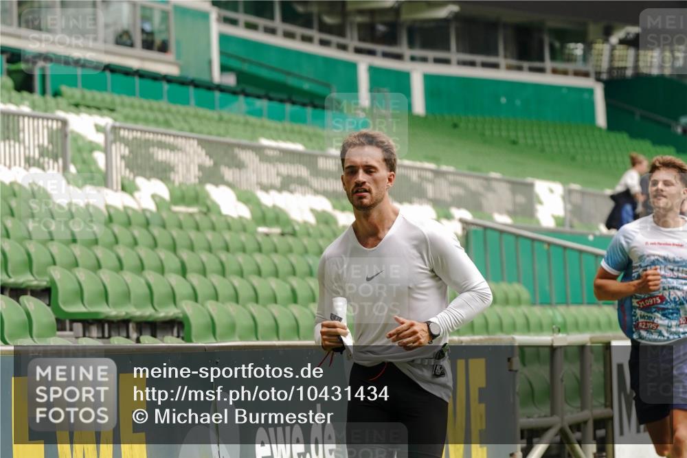 13.09.2026 - 21. swb-Marathon Bremen Michael Burmester http://msf.ph/oto/10431434 13.09.2026 12:27:15 Laufen im Stadion 103, 206, 238, 322, 420, 841, 875, 1161, 1187, 1352, 1724, 1840, 1917, 2032, 2143, 3662, 4264, 129, 149, 289, 798, 1483, 1490, 1567 meine-sportfotos.de