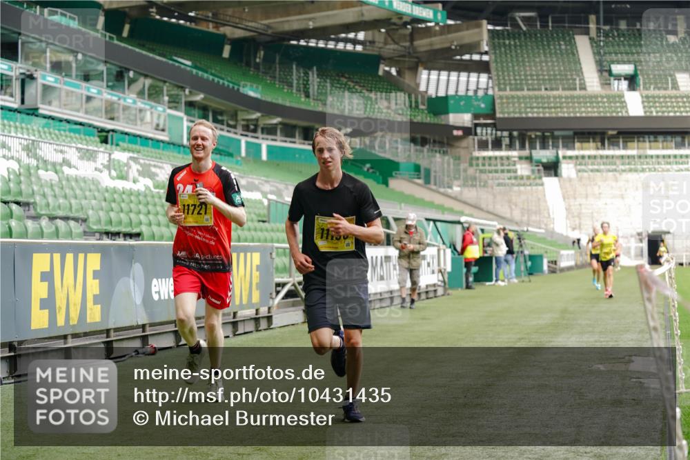 13.09.2026 - 21. swb-Marathon Bremen Michael Burmester http://msf.ph/oto/10431435 13.09.2026 10:22:41 Laufen im Stadion 10244, 10302, 10441, 10575, 10926, 11083, 11127, 11142, 11198, 11227, 11338, 11454, 11619, 11713, 11721, 11738, 11854, 11916, 11944, 12003, 12053, 12209, 12339, 12370, 12395, 12456, 12520, 12538, 13507, 13513, 13519, 13535, 13539, 13548, 13551, 13553, 13556, 13559, 13563, 13568, 13584, 13587, 13606, 13608, 13616, 13636, 13641, 13642, 10366, 10475, 11481, 11652, 12457, 13530, 13533, 13534, 13536, 13541, 13543, 13554, 13564 meine-sportfotos.de