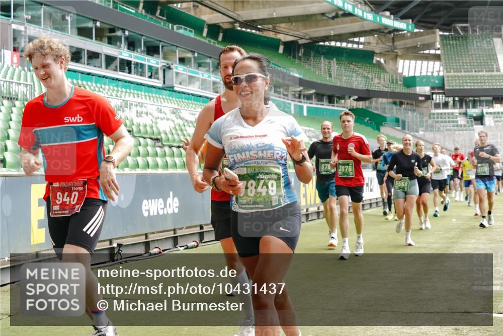 13.09.2026 - 21. swb-Marathon Bremen Michael Burmester http://msf.ph/oto/10431437 13.09.2026 13:04:15 Laufen im Stadion 178, 209, 210, 488, 534, 565, 596, 725, 762, 881, 940, 1014, 1239, 1307, 1343, 1373, 1456, 1458, 1460, 1479, 1611, 1627, 1649, 1653, 1656, 1687, 1771, 1780, 1932, 1941, 2023, 2223, 2369, 2421, 2430, 2434, 2452, 2513, 2625, 2723, 2851, 2867, 2872, 2891, 2900, 2910, 2919, 2934, 2957, 2977, 3028, 3135, 3217, 3320, 3343, 3360, 3402, 3419, 3425, 3454, 3460, 3510, 3521, 3579, 3597, 3618, 3796, 3846, 3859, 3909, 3938, 3970, 3983, 4077, 4133, 242 meine-sportfotos.de
