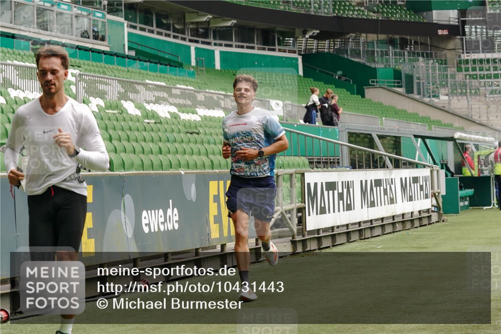 13.09.2026 - 21. swb-Marathon Bremen Michael Burmester http://msf.ph/oto/10431443 13.09.2026 12:27:16 Laufen im Stadion 103, 206, 238, 322, 420, 841, 875, 1161, 1187, 1352, 1724, 1840, 1917, 2032, 2143, 3662, 4264, 129, 149, 289, 798, 1483, 1490, 1567 meine-sportfotos.de