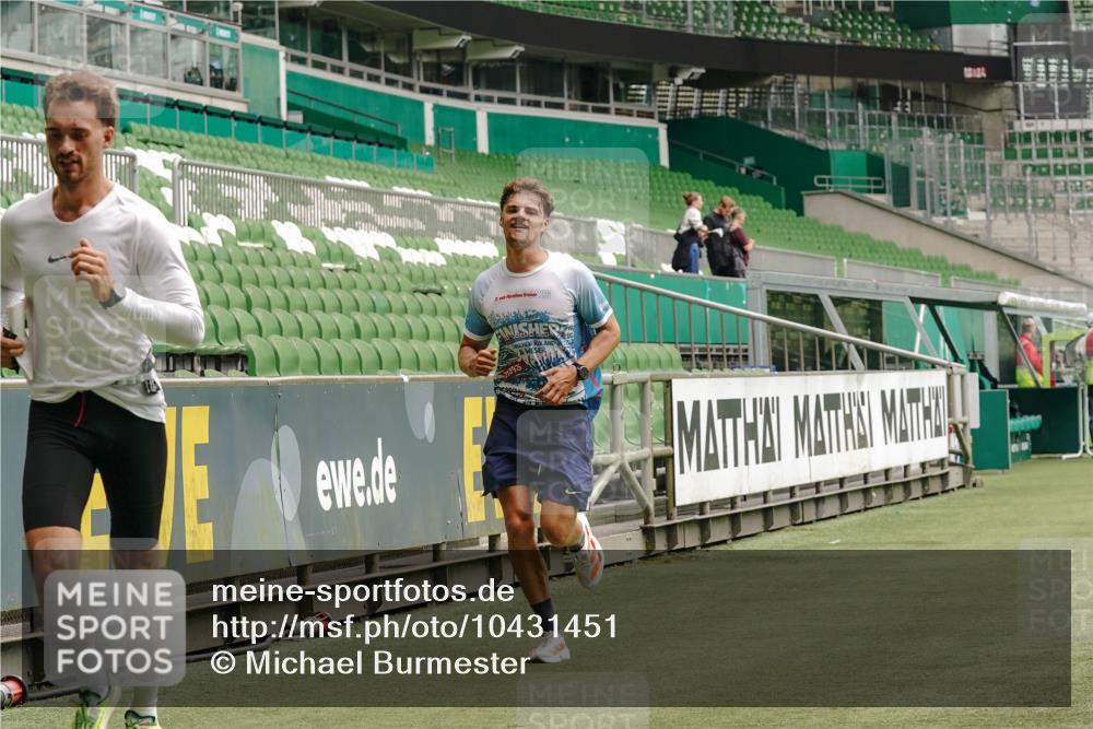 13.09.2026 - 21. swb-Marathon Bremen Michael Burmester http://msf.ph/oto/10431451 13.09.2026 12:27:16 Laufen im Stadion 103, 206, 238, 322, 420, 841, 875, 1161, 1187, 1352, 1724, 1840, 1917, 2032, 2143, 3662, 4264, 129, 149, 289, 798, 1483, 1490, 1567 meine-sportfotos.de