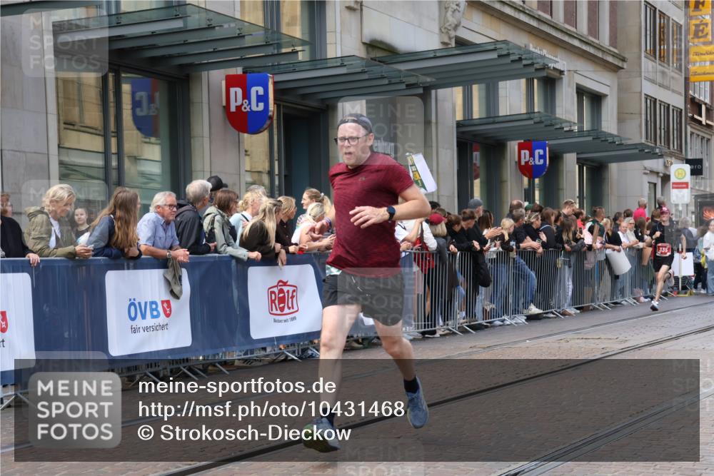 13.09.2026 - 21. swb-Marathon Bremen Strokosch-Dieckow http://msf.ph/oto/10431468 13.09.2026 13:11:19 Ziel 382, 3899, 4651, 5585, 6059, 7109, 8982, 8996, 13055, 335, 697, 1349, 2021, 2087, 3440, 3448, 3484, 3647, 3899, 4429, 5079, 6274, 6471, 6657, 8183, 8474, 9291, 9410, 9618, 9622, 9762 meine-sportfotos.de