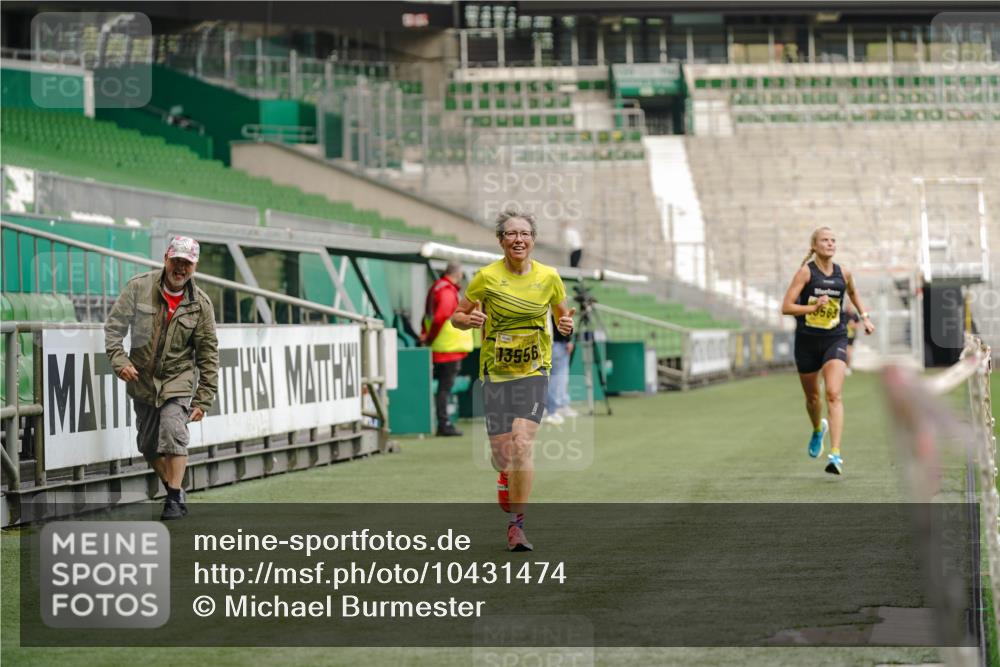 13.09.2026 - 21. swb-Marathon Bremen Michael Burmester http://msf.ph/oto/10431474 13.09.2026 10:22:45 Laufen im Stadion 10244, 10302, 10441, 10575, 10782, 10926, 11083, 11127, 11198, 11227, 11338, 11454, 11619, 11713, 11721, 11738, 11854, 11916, 11944, 12003, 12053, 12209, 12339, 12370, 12395, 12404, 12456, 12520, 12538, 13507, 13513, 13519, 13535, 13539, 13551, 13553, 13556, 13559, 13563, 13568, 13584, 13587, 13606, 13608, 13616, 13636, 13641, 13642, 10366, 10475, 11481, 11652, 13530, 13533, 13534, 13536, 13541, 13543, 13554, 13564 meine-sportfotos.de