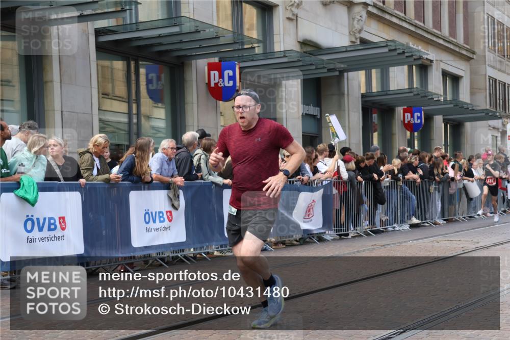 13.09.2026 - 21. swb-Marathon Bremen Strokosch-Dieckow http://msf.ph/oto/10431480 13.09.2026 13:11:19 Ziel 382, 3899, 4651, 5585, 6059, 7109, 8982, 8996, 13055, 335, 697, 1349, 2021, 2087, 3440, 3448, 3484, 3647, 3899, 4429, 5079, 6274, 6471, 6657, 8183, 8474, 9291, 9410, 9618, 9622, 9762 meine-sportfotos.de