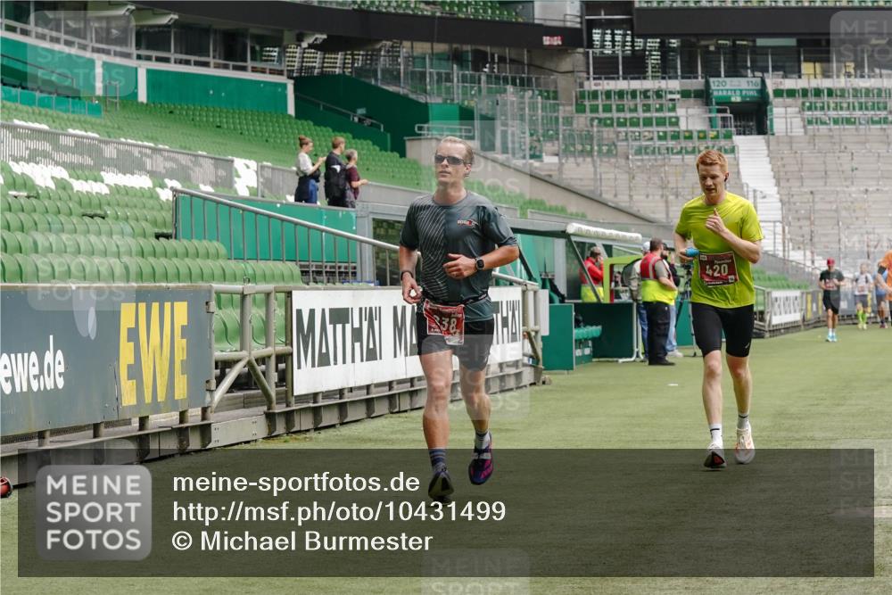 13.09.2026 - 21. swb-Marathon Bremen Michael Burmester http://msf.ph/oto/10431499 13.09.2026 12:27:31 Laufen im Stadion 103, 206, 238, 322, 358, 420, 553, 574, 841, 875, 1161, 1253, 1256, 1352, 1525, 1724, 1783, 1917, 2032, 3662, 4264, 129, 149, 289, 798, 1483, 1490, 1544, 1567 meine-sportfotos.de