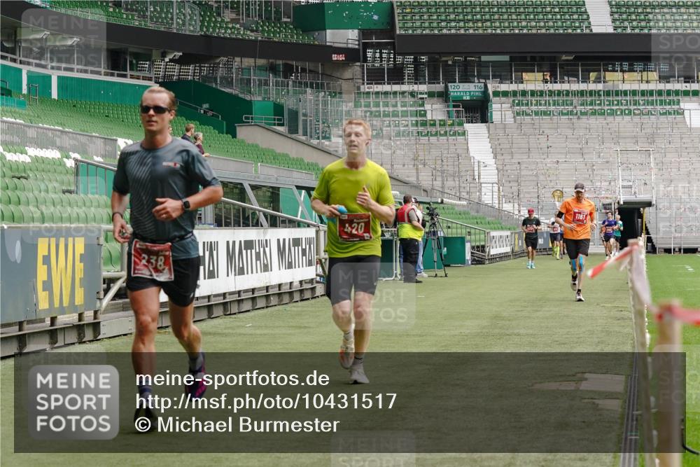 13.09.2026 - 21. swb-Marathon Bremen Michael Burmester http://msf.ph/oto/10431517 13.09.2026 12:27:32 Laufen im Stadion 103, 206, 238, 322, 358, 420, 553, 574, 841, 875, 1161, 1253, 1256, 1352, 1525, 1724, 1783, 1917, 2032, 3662, 4264, 129, 149, 289, 798, 1483, 1490, 1544, 1567 meine-sportfotos.de