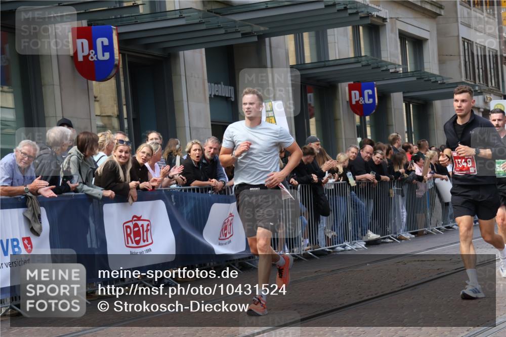 13.09.2026 - 21. swb-Marathon Bremen Strokosch-Dieckow http://msf.ph/oto/10431524 13.09.2026 13:11:23 Ziel 382, 826, 4368, 4651, 5585, 6059, 6668, 7109, 8982, 8996, 9398, 13055, 335, 1349, 2087, 3440, 3448, 3484, 3647, 3899, 4429, 6274, 6471, 8183, 8474, 9291, 9410, 9618, 9762 meine-sportfotos.de