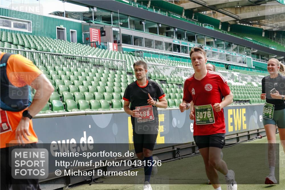 13.09.2026 - 21. swb-Marathon Bremen Michael Burmester http://msf.ph/oto/10431526 13.09.2026 13:04:18 Laufen im Stadion 178, 209, 210, 488, 534, 565, 596, 725, 762, 881, 940, 1014, 1239, 1307, 1343, 1373, 1456, 1458, 1460, 1479, 1611, 1627, 1649, 1653, 1656, 1687, 1771, 1780, 1914, 1932, 1941, 2023, 2126, 2223, 2369, 2430, 2434, 2452, 2513, 2625, 2723, 2851, 2867, 2872, 2891, 2900, 2910, 2919, 2934, 2957, 2959, 2977, 3028, 3135, 3217, 3320, 3343, 3360, 3402, 3419, 3425, 3454, 3460, 3510, 3521, 3579, 3597, 3618, 3796, 3846, 3859, 3909, 3938, 3970, 4077, 242 meine-sportfotos.de