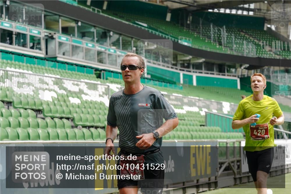 13.09.2026 - 21. swb-Marathon Bremen Michael Burmester http://msf.ph/oto/10431529 13.09.2026 12:27:34 Laufen im Stadion 103, 206, 238, 322, 358, 420, 553, 574, 841, 875, 1161, 1253, 1256, 1352, 1525, 1724, 1783, 1917, 2032, 3662, 4264, 129, 149, 289, 798, 1313, 1483, 1490, 1544, 1567 meine-sportfotos.de