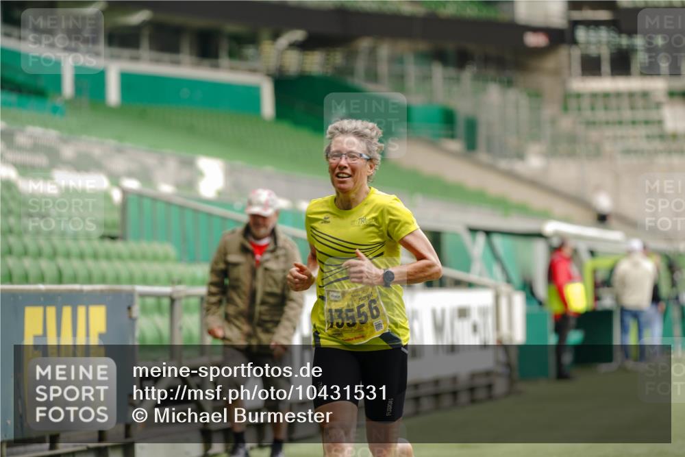 13.09.2026 - 21. swb-Marathon Bremen Michael Burmester http://msf.ph/oto/10431531 13.09.2026 10:22:47 Laufen im Stadion 10244, 10302, 10441, 10575, 10782, 10926, 11083, 11127, 11198, 11227, 11338, 11454, 11619, 11713, 11721, 11738, 11854, 11916, 11944, 12003, 12053, 12209, 12339, 12370, 12395, 12404, 12456, 12520, 12538, 13507, 13513, 13519, 13535, 13539, 13551, 13553, 13556, 13559, 13563, 13568, 13584, 13587, 13606, 13608, 13616, 13636, 13641, 13642, 10366, 10475, 11481, 11652, 13530, 13533, 13534, 13536, 13541, 13543, 13564 meine-sportfotos.de