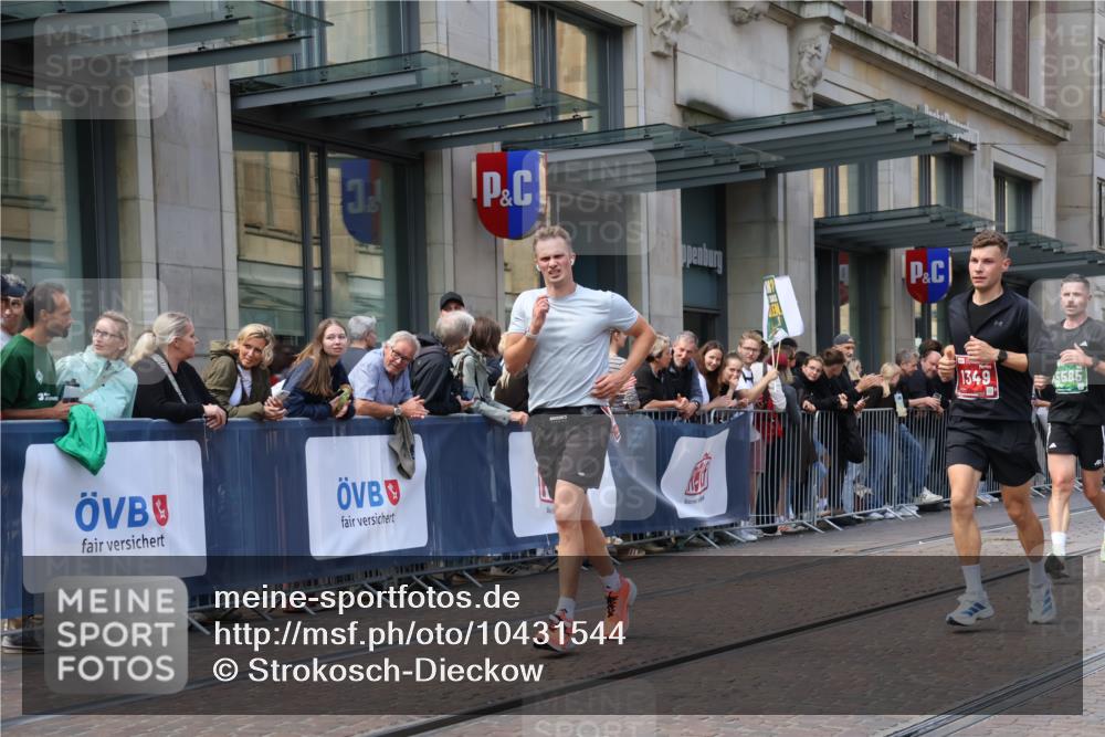 13.09.2026 - 21. swb-Marathon Bremen Strokosch-Dieckow http://msf.ph/oto/10431544 13.09.2026 13:11:24 Ziel 382, 826, 4368, 4651, 5521, 5585, 6059, 6668, 7109, 8982, 8996, 9398, 13055, 335, 382, 1349, 2087, 3440, 3448, 3484, 3647, 3899, 4429, 6274, 8183, 8474, 9291, 9410, 9618, 9762 meine-sportfotos.de