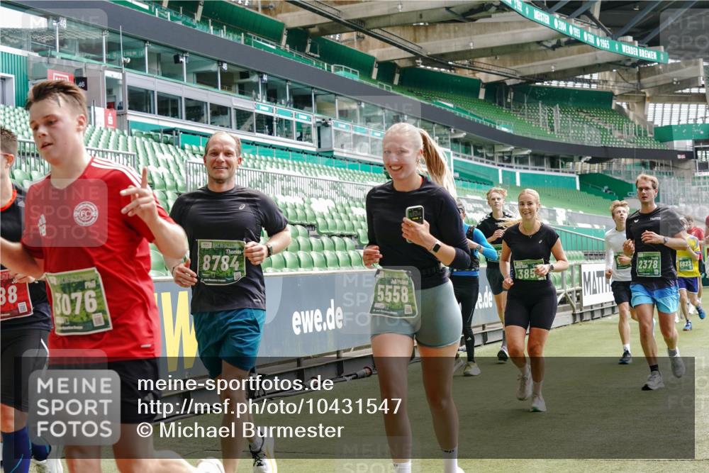 13.09.2026 - 21. swb-Marathon Bremen Michael Burmester http://msf.ph/oto/10431547 13.09.2026 13:04:19 Laufen im Stadion 178, 209, 210, 488, 534, 565, 596, 725, 762, 881, 940, 1014, 1239, 1307, 1343, 1373, 1456, 1458, 1460, 1479, 1611, 1627, 1649, 1653, 1656, 1687, 1771, 1780, 1914, 1932, 1941, 2023, 2126, 2223, 2369, 2430, 2434, 2452, 2513, 2625, 2723, 2851, 2867, 2872, 2891, 2900, 2910, 2919, 2934, 2957, 2959, 2977, 3028, 3135, 3217, 3320, 3343, 3360, 3402, 3419, 3425, 3454, 3460, 3510, 3521, 3579, 3597, 3618, 3796, 3846, 3859, 3909, 3970, 4077, 242 meine-sportfotos.de