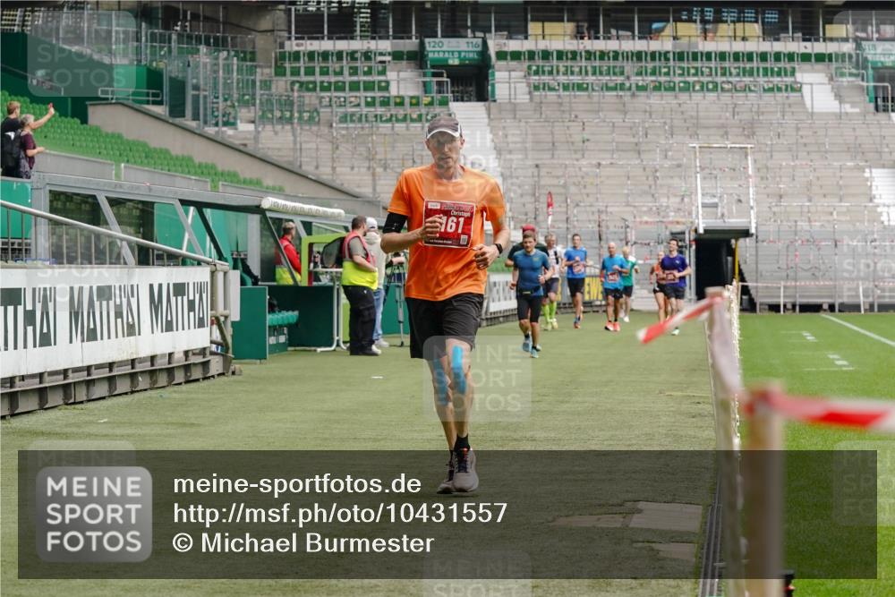 13.09.2026 - 21. swb-Marathon Bremen Michael Burmester http://msf.ph/oto/10431557 13.09.2026 12:27:38 Laufen im Stadion 103, 206, 238, 322, 358, 420, 553, 574, 841, 875, 1161, 1253, 1256, 1352, 1391, 1525, 1724, 1783, 1917, 2032, 3662, 4264, 149, 289, 798, 1313, 1483, 1490, 1544, 1567 meine-sportfotos.de