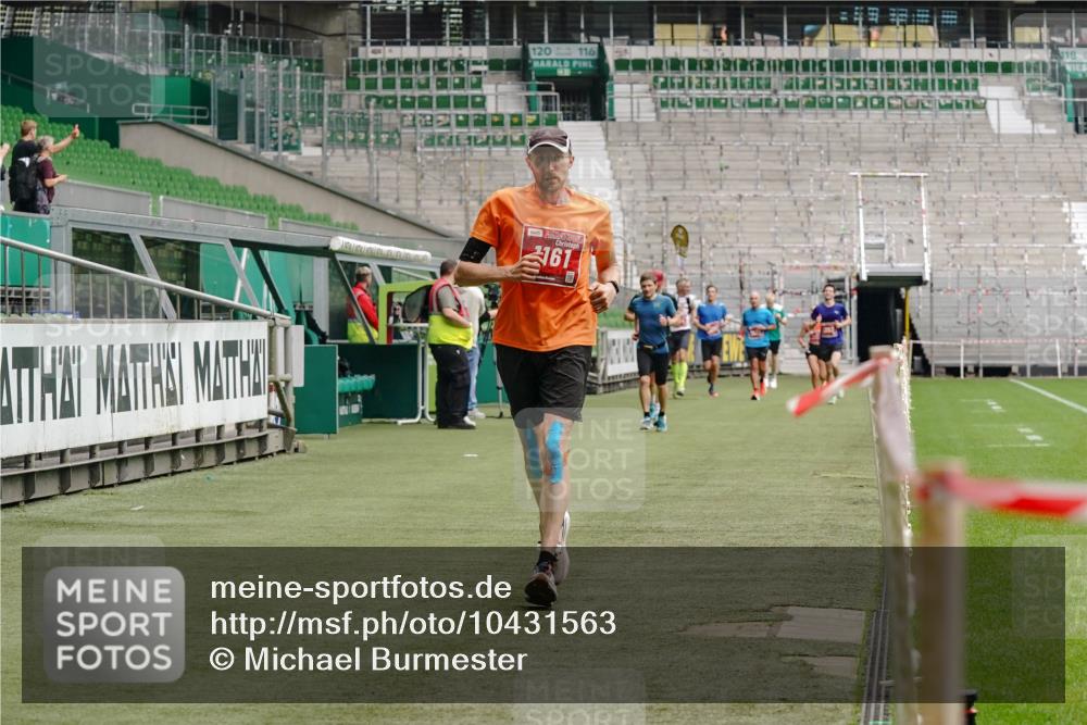 13.09.2026 - 21. swb-Marathon Bremen Michael Burmester http://msf.ph/oto/10431563 13.09.2026 12:27:38 Laufen im Stadion 103, 206, 238, 322, 358, 420, 553, 574, 841, 875, 1161, 1253, 1256, 1352, 1391, 1525, 1724, 1783, 1917, 2032, 3662, 4264, 149, 289, 798, 1313, 1483, 1490, 1544, 1567 meine-sportfotos.de