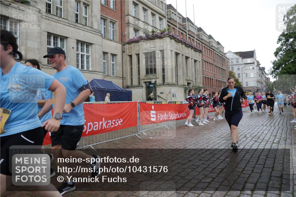 13.09.2026 - Kiel Lauf Yannick Fuchs http://msf.ph/oto/10431576 13.09.2026 11:16:46 Ziel 1925, 2050, 6977, 8630, 8964, 10554, 11584, 11926, 12226, 644, 1391, 2822, 5714, 5732, 5808, 6170, 6211, 6999, 9035, 9173, 9484, 9593, 11230, 11678, 11679, 11680, 12273, 12274, 12275, 12556, 608, 3995, 7800, 7880, 9428, 12370, 1391, 2511, 3196, 6211, 9484, 12556 meine-sportfotos.de