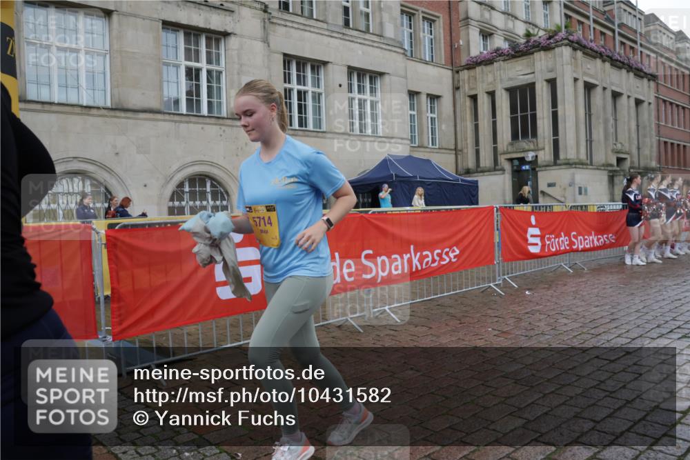 13.09.2026 - Kiel Lauf Yannick Fuchs http://msf.ph/oto/10431582 13.09.2026 11:16:49 Ziel 1925, 2050, 6977, 8630, 8964, 10554, 11584, 11926, 12226, 12370, 644, 2822, 5714, 5732, 5808, 6170, 6999, 9035, 9173, 9593, 11230, 11678, 11679, 11680, 11926, 12273, 12274, 12275, 12556, 608, 3995, 7800, 7880, 9428, 1391, 2511, 3196, 5714, 6211, 9484, 12556 meine-sportfotos.de
