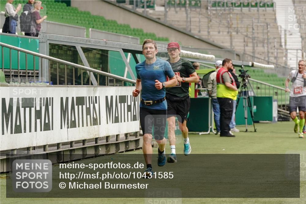 13.09.2026 - 21. swb-Marathon Bremen Michael Burmester http://msf.ph/oto/10431585 13.09.2026 12:27:46 Laufen im Stadion 103, 206, 238, 322, 358, 420, 553, 574, 649, 841, 1161, 1253, 1256, 1352, 1391, 1525, 1724, 1783, 1917, 2032, 3662, 4264, 149, 289, 798, 814, 1313, 1483, 1490, 1544, 1567 meine-sportfotos.de