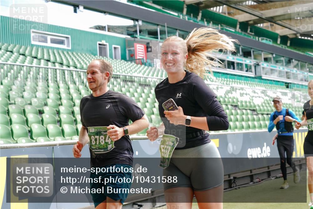 13.09.2026 - 21. swb-Marathon Bremen Michael Burmester http://msf.ph/oto/10431588 13.09.2026 13:04:19 Laufen im Stadion 178, 209, 210, 488, 534, 565, 596, 725, 762, 881, 940, 1014, 1239, 1307, 1343, 1373, 1456, 1458, 1460, 1479, 1611, 1627, 1649, 1653, 1656, 1687, 1771, 1780, 1914, 1932, 1941, 2023, 2126, 2223, 2369, 2430, 2434, 2452, 2513, 2625, 2723, 2851, 2867, 2872, 2891, 2900, 2910, 2919, 2934, 2957, 2959, 2977, 3028, 3135, 3217, 3320, 3343, 3360, 3402, 3419, 3425, 3454, 3460, 3510, 3521, 3579, 3597, 3618, 3796, 3846, 3859, 3909, 3970, 4077, 242 meine-sportfotos.de