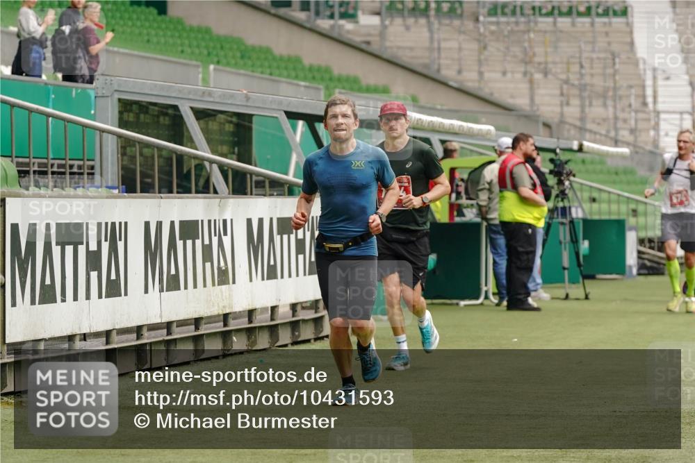 13.09.2026 - 21. swb-Marathon Bremen Michael Burmester http://msf.ph/oto/10431593 13.09.2026 12:27:46 Laufen im Stadion 103, 206, 238, 322, 358, 420, 553, 574, 649, 841, 1161, 1253, 1256, 1352, 1391, 1525, 1724, 1783, 1917, 2032, 3662, 4264, 149, 289, 798, 814, 1313, 1483, 1490, 1544, 1567 meine-sportfotos.de