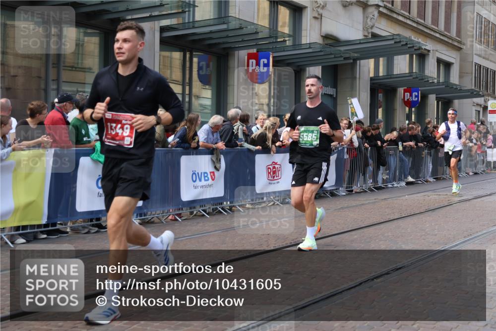13.09.2026 - 21. swb-Marathon Bremen Strokosch-Dieckow http://msf.ph/oto/10431605 13.09.2026 13:11:26 Ziel 826, 863, 4368, 4651, 5521, 5585, 5893, 6059, 6668, 7109, 8982, 8996, 9398, 13055, 382, 1349, 2087, 3440, 3448, 3484, 3647, 3899, 4429, 6274, 7109, 8474, 9291, 9618, 9762 meine-sportfotos.de
