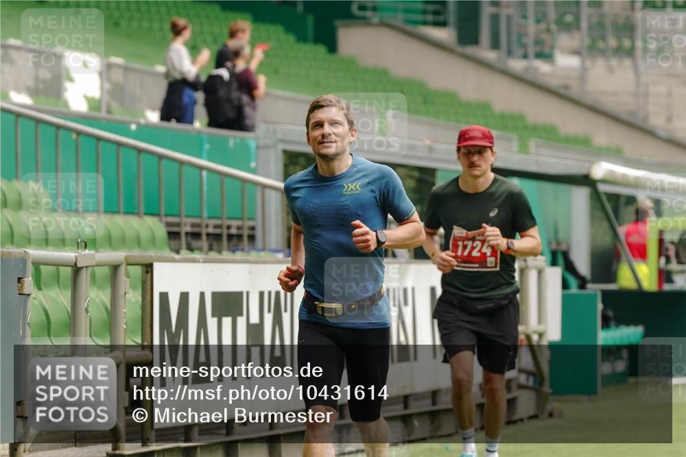 13.09.2026 - 21. swb-Marathon Bremen Michael Burmester http://msf.ph/oto/10431614 13.09.2026 12:27:48 Laufen im Stadion 103, 206, 238, 322, 358, 420, 553, 574, 649, 841, 1161, 1253, 1256, 1352, 1391, 1525, 1724, 1783, 1917, 2032, 3662, 4264, 149, 289, 798, 814, 1313, 1483, 1490, 1544, 1567 meine-sportfotos.de