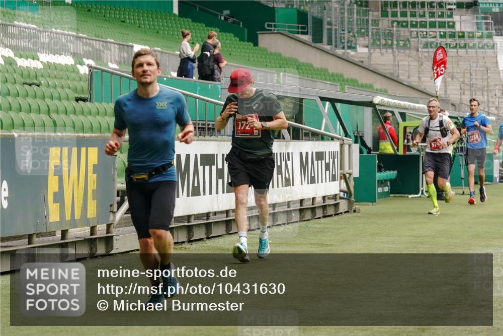 13.09.2026 - 21. swb-Marathon Bremen Michael Burmester http://msf.ph/oto/10431630 13.09.2026 12:27:49 Laufen im Stadion 103, 206, 238, 322, 358, 420, 553, 574, 649, 841, 1161, 1253, 1256, 1352, 1391, 1525, 1724, 1783, 1917, 2032, 3662, 4264, 149, 289, 798, 814, 1313, 1483, 1490, 1544, 1567 meine-sportfotos.de