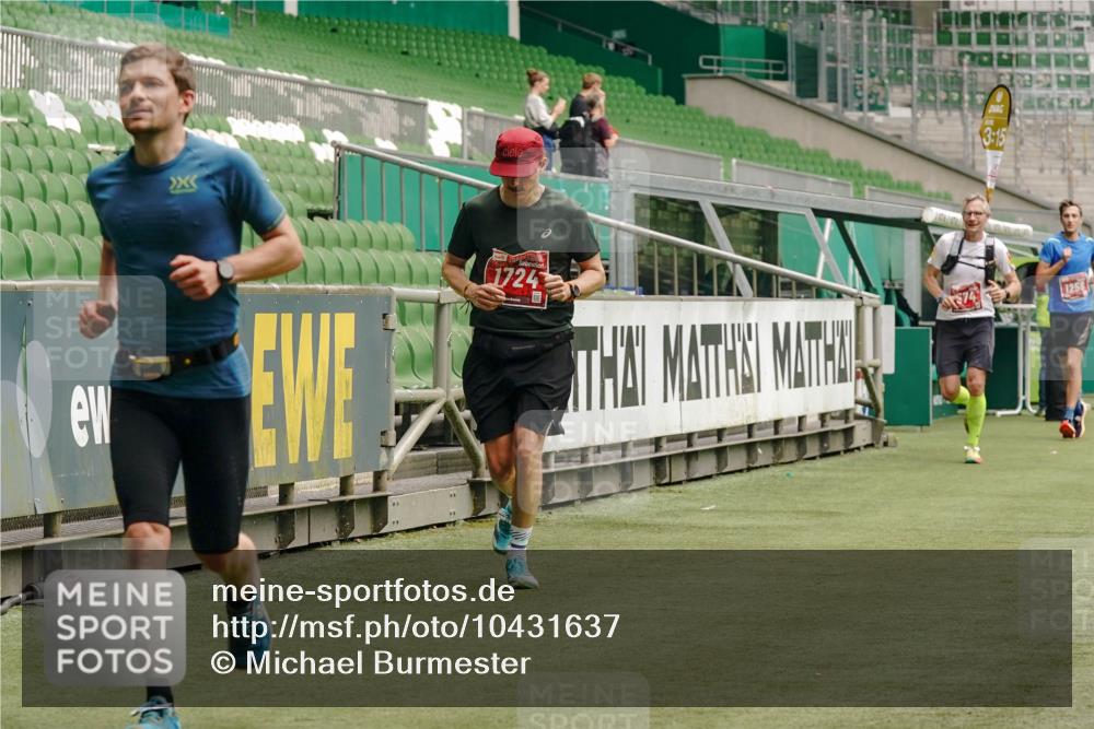 13.09.2026 - 21. swb-Marathon Bremen Michael Burmester http://msf.ph/oto/10431637 13.09.2026 12:27:51 Laufen im Stadion 103, 238, 322, 358, 420, 553, 574, 649, 841, 1161, 1253, 1256, 1352, 1391, 1525, 1724, 1783, 1917, 2032, 3662, 4264, 149, 289, 798, 814, 1313, 1483, 1490, 1544, 1567 meine-sportfotos.de