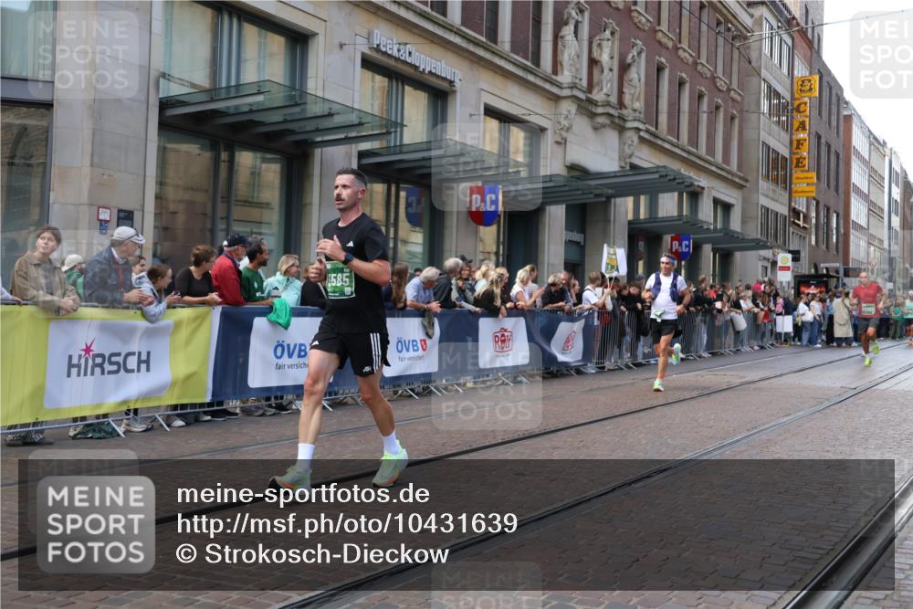 13.09.2026 - 21. swb-Marathon Bremen Strokosch-Dieckow http://msf.ph/oto/10431639 13.09.2026 13:11:26 Ziel 826, 863, 4368, 4651, 5521, 5585, 5893, 6059, 6668, 7109, 8982, 8996, 9398, 13055, 382, 1349, 2087, 3440, 3448, 3484, 3647, 3899, 4429, 6274, 7109, 8474, 9291, 9618, 9762 meine-sportfotos.de