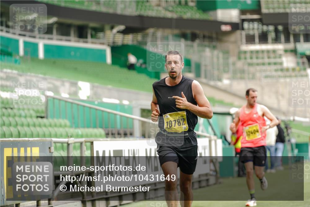 13.09.2026 - 21. swb-Marathon Bremen Michael Burmester http://msf.ph/oto/10431649 13.09.2026 10:22:59 Laufen im Stadion 10235, 10302, 10341, 10441, 10575, 10592, 10782, 10926, 11083, 11127, 11198, 11227, 11338, 11454, 11619, 11713, 11721, 11738, 11854, 11916, 11944, 12003, 12053, 12209, 12339, 12370, 12395, 12404, 12520, 12538, 13507, 13513, 13519, 13535, 13539, 13551, 13553, 13556, 13559, 13563, 13584, 13587, 13608, 13616, 13636, 13641, 13642, 10366, 10475, 11481, 11652, 13530, 13533, 13534, 13536, 13541, 13564 meine-sportfotos.de