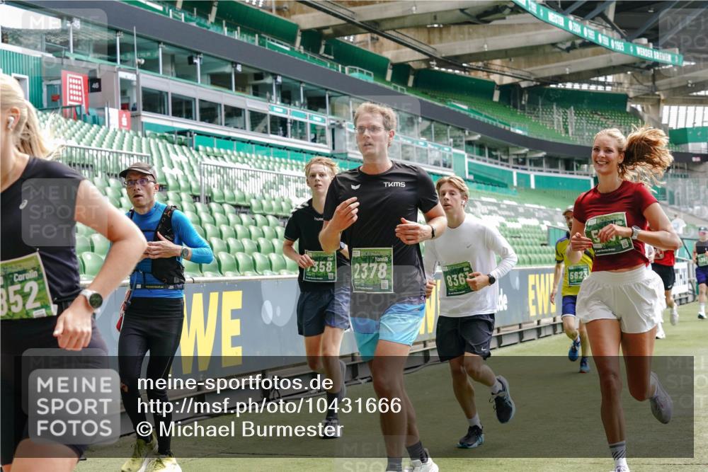13.09.2026 - 21. swb-Marathon Bremen Michael Burmester http://msf.ph/oto/10431666 13.09.2026 13:04:21 Laufen im Stadion 178, 209, 210, 488, 534, 565, 596, 725, 762, 881, 940, 1014, 1239, 1307, 1343, 1373, 1456, 1458, 1460, 1479, 1611, 1627, 1649, 1653, 1656, 1687, 1771, 1780, 1914, 1932, 1941, 2023, 2089, 2126, 2223, 2369, 2430, 2434, 2452, 2513, 2625, 2723, 2851, 2867, 2872, 2891, 2910, 2919, 2934, 2957, 2959, 2977, 3028, 3135, 3217, 3320, 3343, 3360, 3402, 3419, 3425, 3454, 3460, 3510, 3521, 3579, 3597, 3618, 3796, 3846, 3859, 3909, 3970, 4077, 242 meine-sportfotos.de