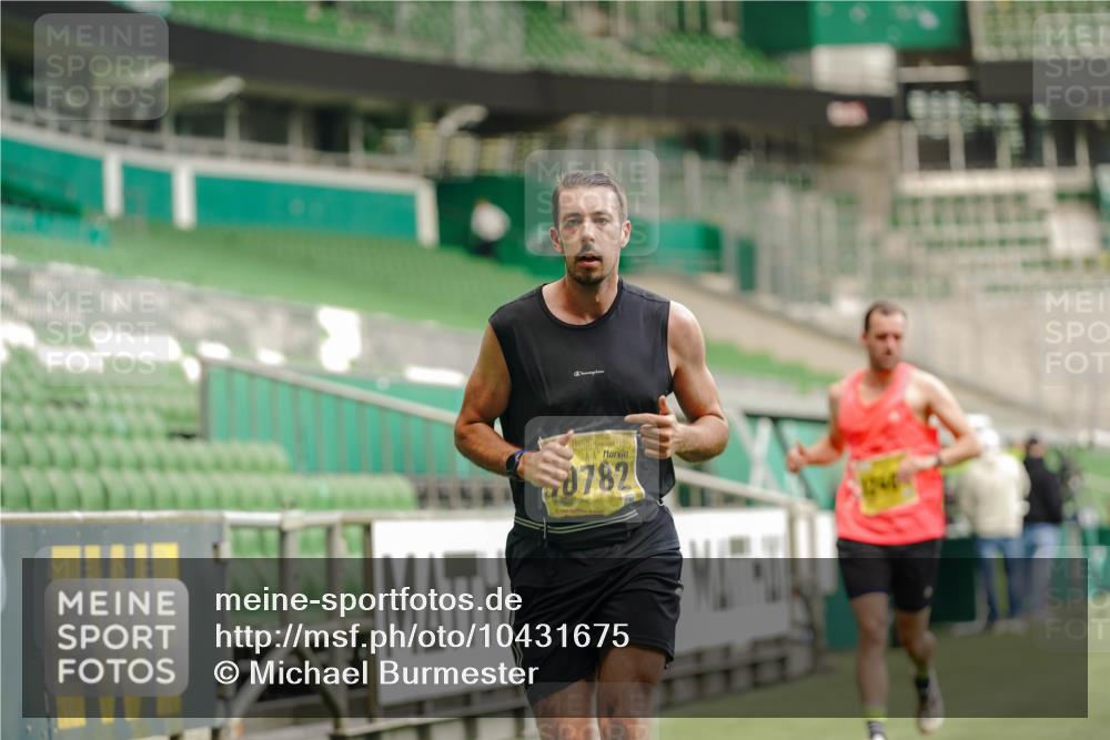 13.09.2026 - 21. swb-Marathon Bremen Michael Burmester http://msf.ph/oto/10431675 13.09.2026 10:23:00 Laufen im Stadion 10235, 10302, 10341, 10441, 10575, 10592, 10782, 10926, 11083, 11127, 11198, 11227, 11338, 11426, 11454, 11619, 11713, 11721, 11738, 11854, 11916, 11944, 12003, 12053, 12144, 12209, 12339, 12370, 12395, 12404, 12520, 12538, 13507, 13513, 13519, 13535, 13539, 13551, 13553, 13556, 13559, 13563, 13584, 13587, 13608, 13616, 13636, 13641, 13642, 10366, 10475, 11481, 11652, 13530, 13533, 13534, 13536, 13541, 13564 meine-sportfotos.de