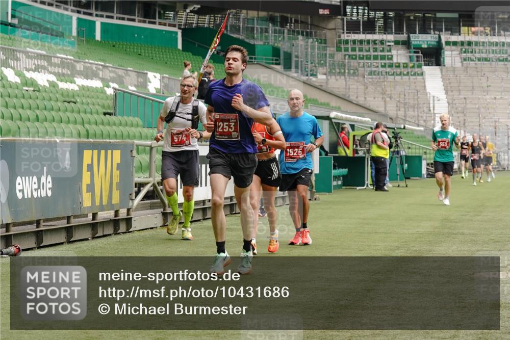 13.09.2026 - 21. swb-Marathon Bremen Michael Burmester http://msf.ph/oto/10431686 13.09.2026 12:27:55 Laufen im Stadion 103, 238, 322, 358, 420, 553, 574, 649, 841, 1161, 1253, 1256, 1352, 1391, 1428, 1525, 1724, 1783, 1917, 2032, 3662, 4264, 149, 289, 798, 814, 1313, 1483, 1490, 1544, 1567 meine-sportfotos.de