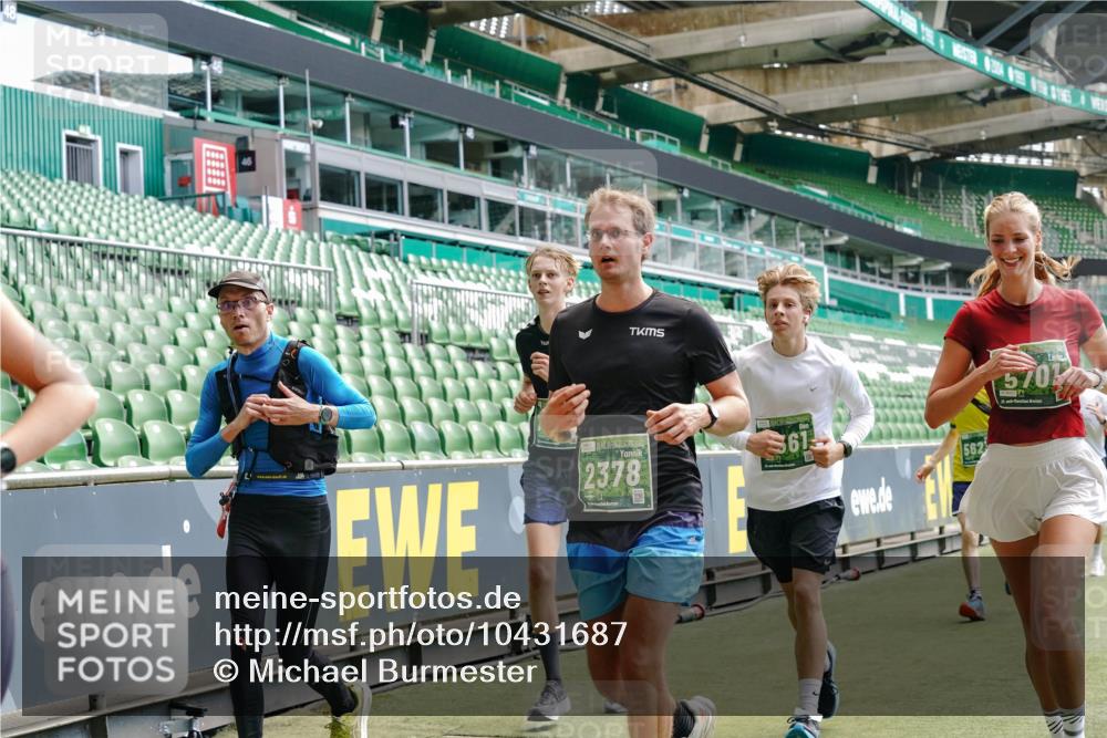 13.09.2026 - 21. swb-Marathon Bremen Michael Burmester http://msf.ph/oto/10431687 13.09.2026 13:04:21 Laufen im Stadion 178, 209, 210, 488, 534, 565, 596, 725, 762, 881, 940, 1014, 1239, 1307, 1343, 1373, 1456, 1458, 1460, 1479, 1611, 1627, 1649, 1653, 1656, 1687, 1771, 1780, 1914, 1932, 1941, 2023, 2089, 2126, 2223, 2369, 2430, 2434, 2452, 2513, 2625, 2723, 2851, 2867, 2872, 2891, 2910, 2919, 2934, 2957, 2959, 2977, 3028, 3135, 3217, 3320, 3343, 3360, 3402, 3419, 3425, 3454, 3460, 3510, 3521, 3579, 3597, 3618, 3796, 3846, 3859, 3909, 3970, 4077, 242 meine-sportfotos.de
