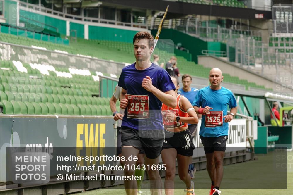 13.09.2026 - 21. swb-Marathon Bremen Michael Burmester http://msf.ph/oto/10431695 13.09.2026 12:27:56 Laufen im Stadion 103, 238, 322, 358, 420, 553, 574, 649, 841, 1161, 1253, 1256, 1352, 1391, 1428, 1525, 1724, 1783, 1917, 2032, 3662, 4264, 149, 289, 798, 814, 1313, 1483, 1490, 1544, 1567 meine-sportfotos.de