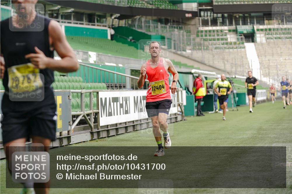 13.09.2026 - 21. swb-Marathon Bremen Michael Burmester http://msf.ph/oto/10431700 13.09.2026 10:23:01 Laufen im Stadion 10235, 10302, 10341, 10441, 10575, 10592, 10782, 10926, 11083, 11127, 11198, 11227, 11338, 11373, 11426, 11454, 11619, 11713, 11721, 11738, 11854, 11916, 11944, 12003, 12053, 12144, 12209, 12339, 12370, 12395, 12404, 12538, 13507, 13513, 13519, 13535, 13539, 13551, 13553, 13556, 13559, 13563, 13584, 13587, 13608, 13616, 13636, 13641, 13642, 10366, 10475, 11481, 11652, 13530, 13533, 13534, 13536, 13541, 13564 meine-sportfotos.de
